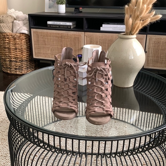 Jessica Simpson Heels. Size 8.5 - Picture 3 of 9